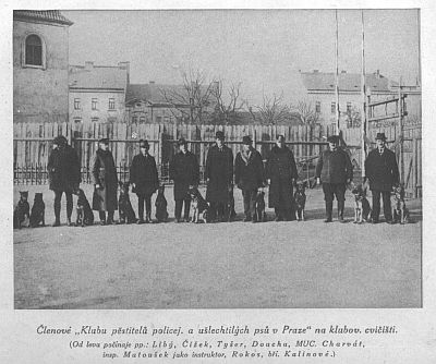 �lenov� klubu p�stitel� policejn�ch a u�lechtil�ch ps�